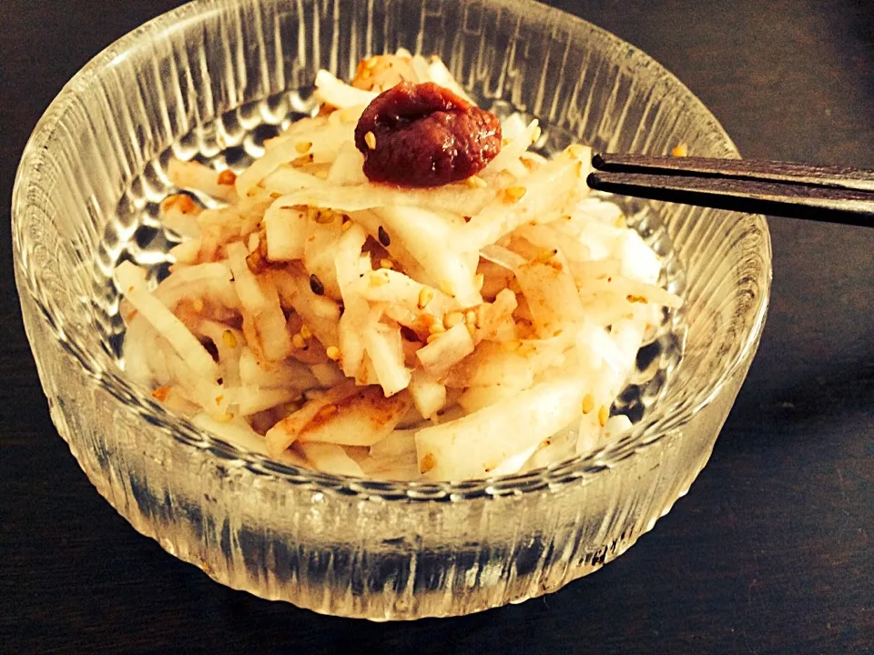 Daikon with Japanese plum 大根の梅肉あえ|chocolatteさん