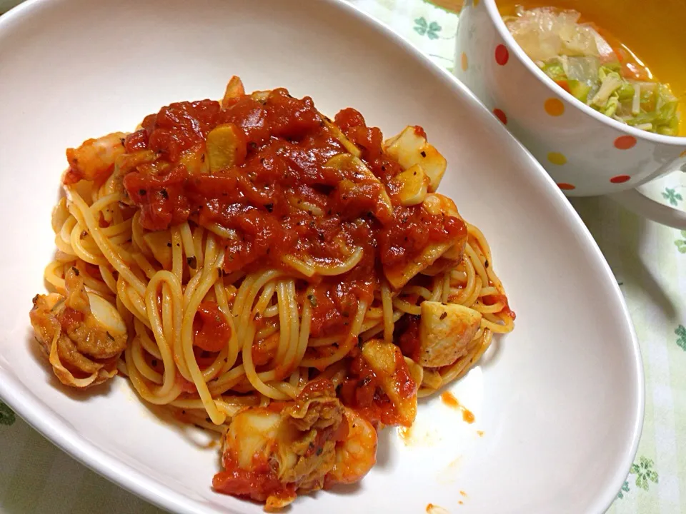 ペスカトーレ🍝 と キャベツのスープ|こいちさん