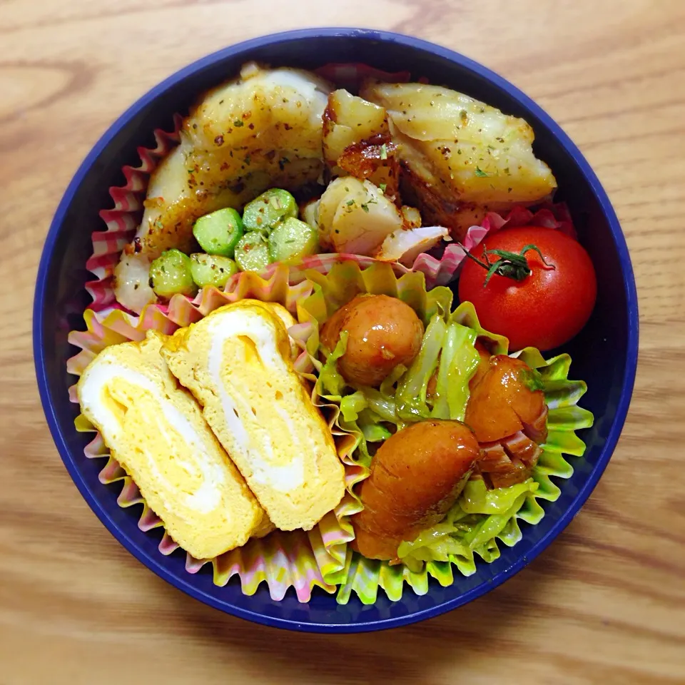 鱈とアスパラのバジルソテー、ソーセージのマヨカレーキャベツ|okuyさん