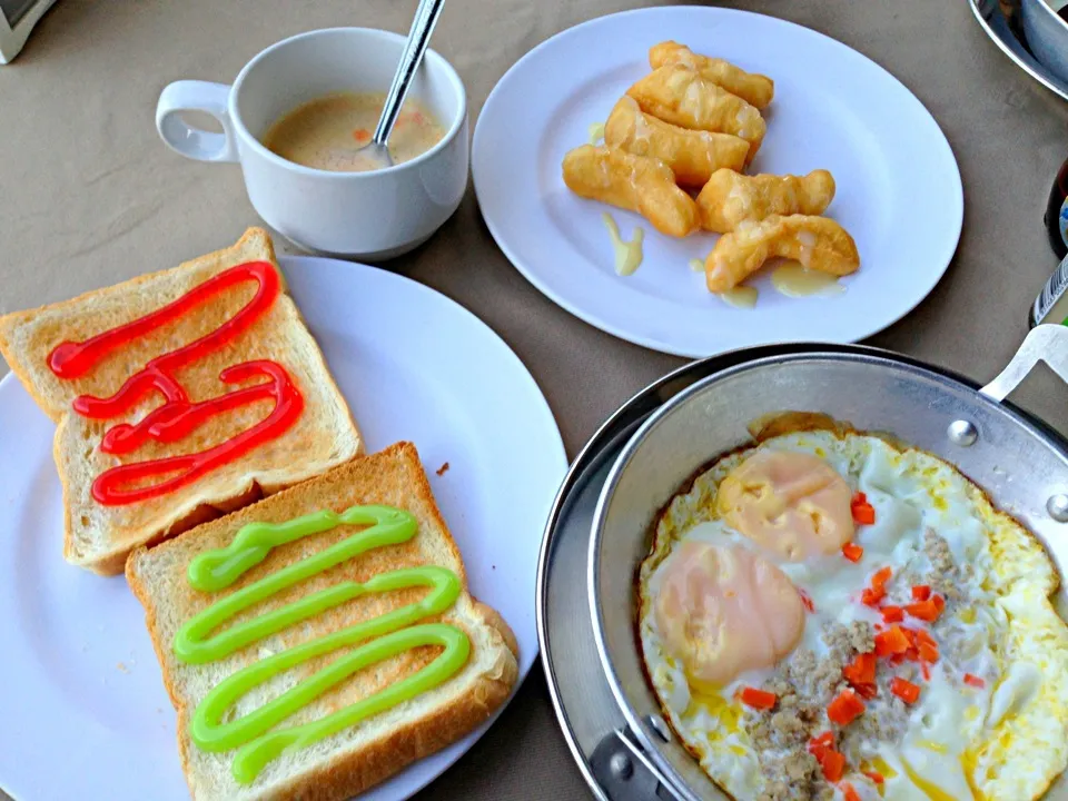 Snapdishの料理写真:Egg fried pan and toast with pandan and strawberry sauce|PhUnGさん