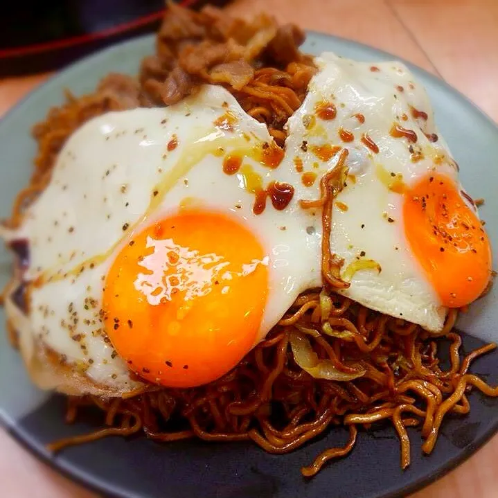 ＠八方招き「瀬戸焼きそばの大盛り・目玉焼きWトッピング〜♪」|TETSU♪😋さん