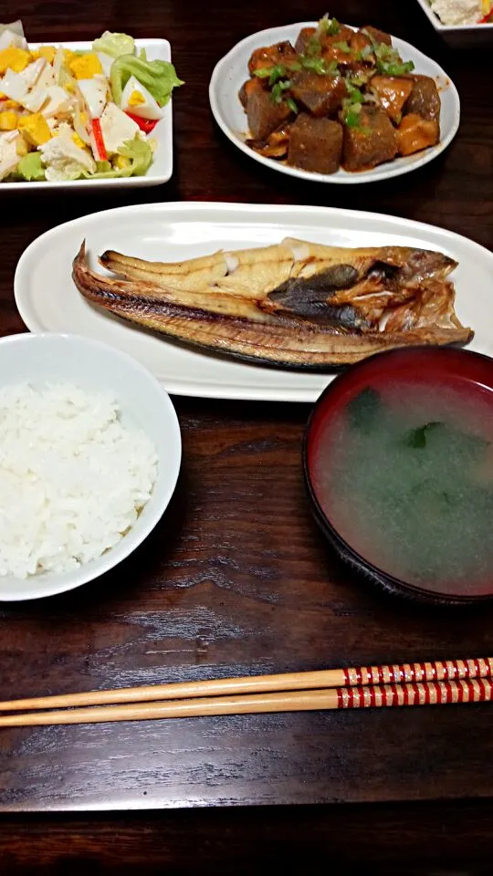 焼き魚、ｺﾝﾆｬｸのピリ辛味噌炒め、豆腐ｻﾗﾀﾞ|nonmamaさん