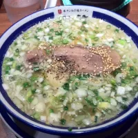 Snapdishの料理写真:牛タンネギ塩ラーメン@八重洲ラーメンストリート|久保池茂さん