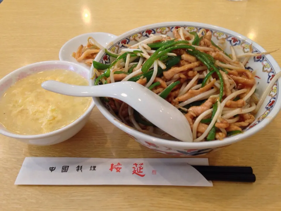 Snapdishの料理写真:青椒肉絲丼500円|PegaOさん