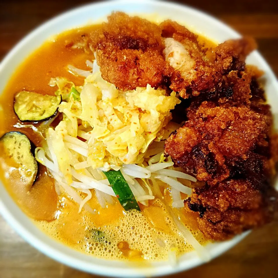 あんかけDX！ 唐揚げ付きの激辛ラーメン。というほど激辛じゃなかったけど。カツカレー並のカロリーか(;´д｀)|Keitaさん