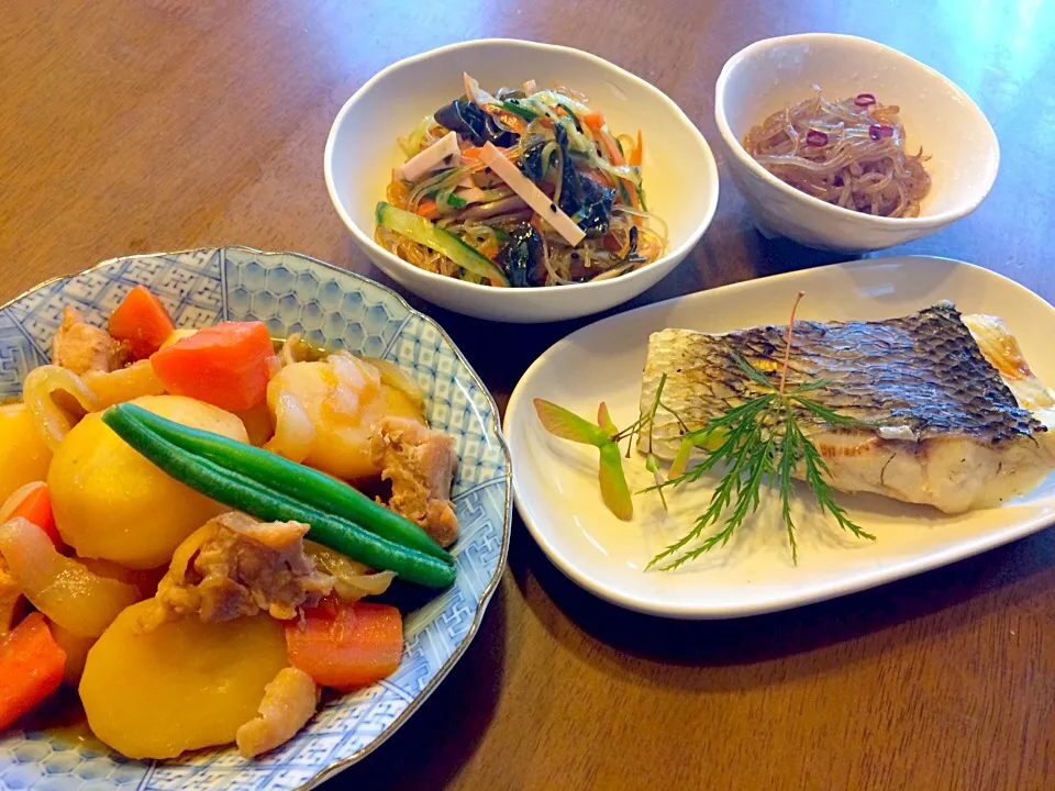 くららさんの料理 あっとゆーま💨中華春雨サラダ⭐鶏じゃが、鯛の塩焼き、糸こんにゃくのきんぴら♡|いく❤️さん