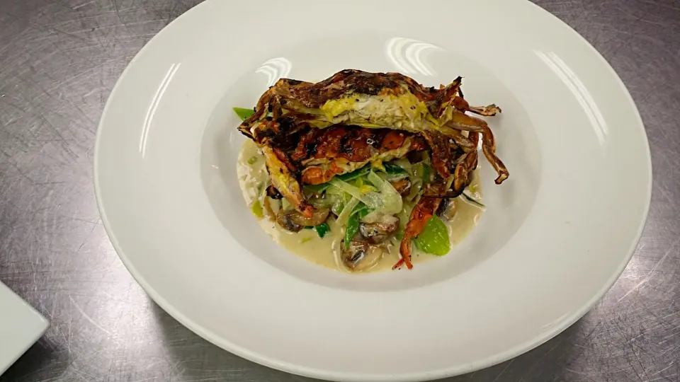 Grilled Florida Soft Shell crabs 
Melted leeks, parmesan vinaigrette|Thomas Chiassonさん