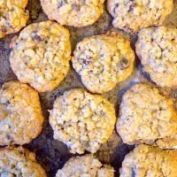 Snapdishの料理写真:Oatmeal raisin cookies|gabby tesarさん