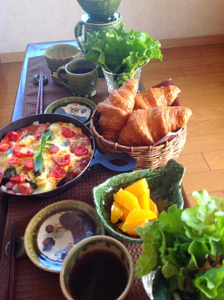 朝食 クロワッサン  スパニッシュオムレツ|izunさん