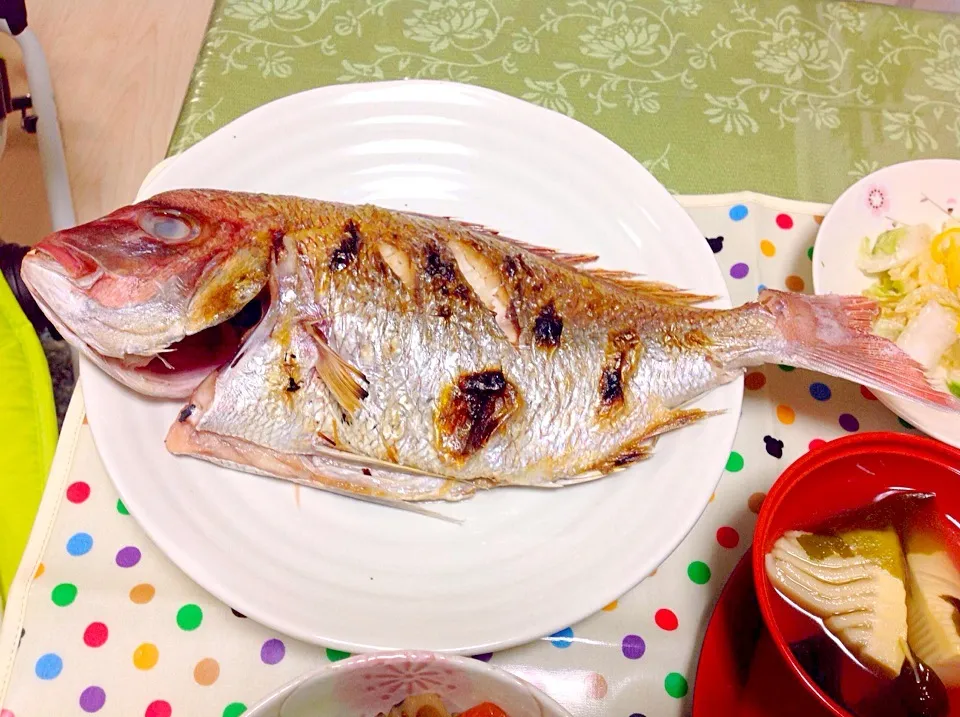 ち鯛のお頭inお食い初め|ponnaoさん