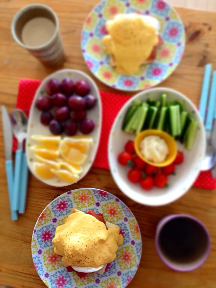 Eggs Benedict for brekkie|Amia Ersantiさん