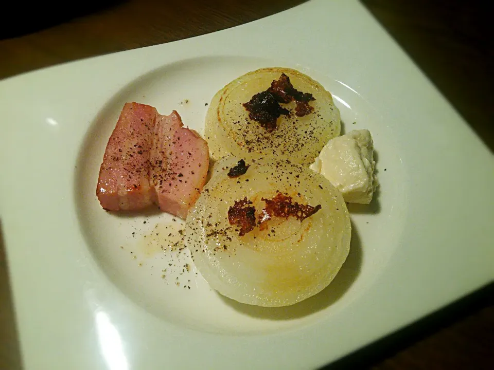 Sauteed new onion with bacon and alioli sauce～(^^)
新玉のステーキ、ベーコン、アリオリソース添え(^^)v|quitaさん