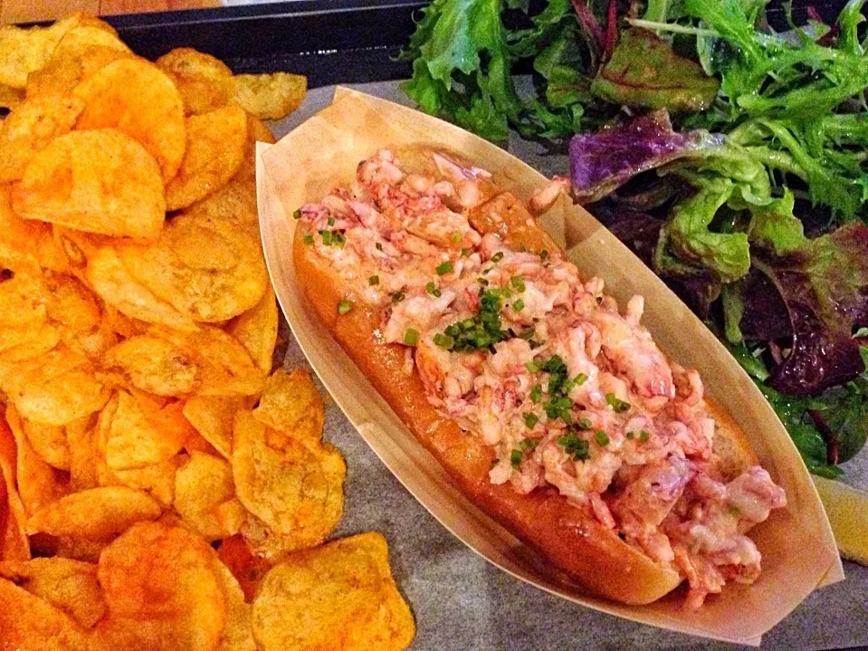 Lobster roll x truffle chips|hurul | 후룰さん