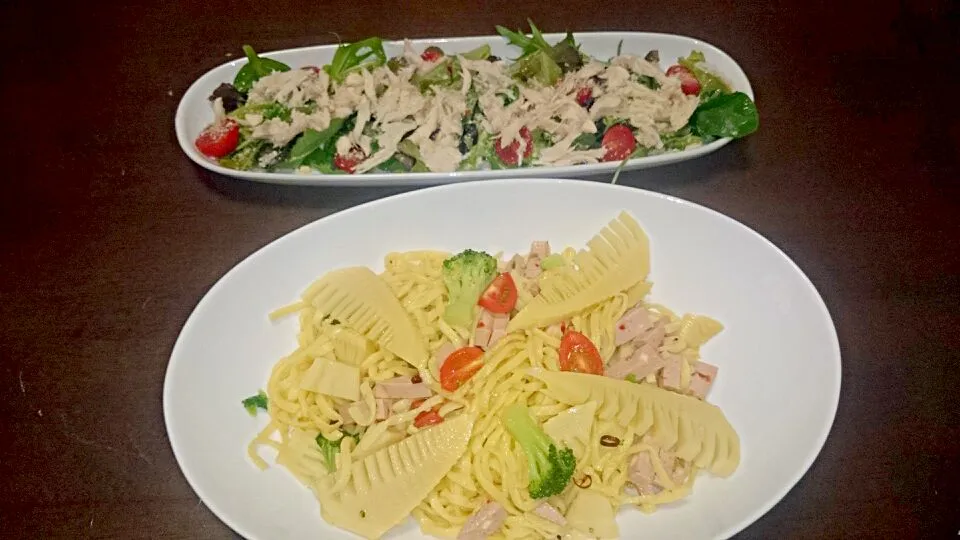 お一人様イタリアン祭り!
セモリナ粉で生パスタ作ったが上手くいかず(。>д<)
塩焼きそばになった(*￣∇￣*)
誰かセモリナ粉の生パスタ教えてください！！|Takashi Kouchiさん