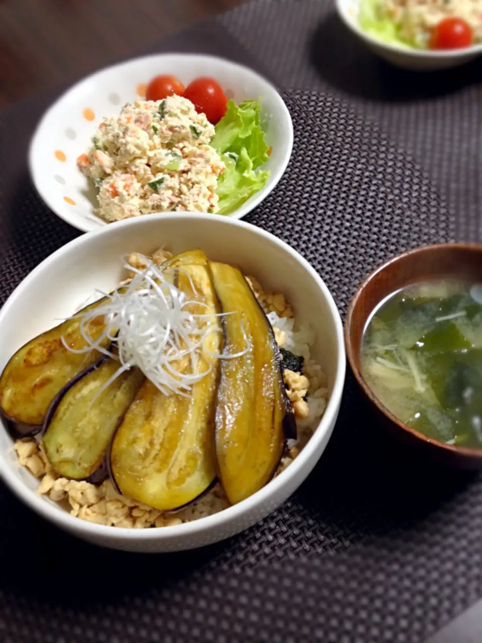 茄子のそぼろ丼の晩ご飯|mikaさん