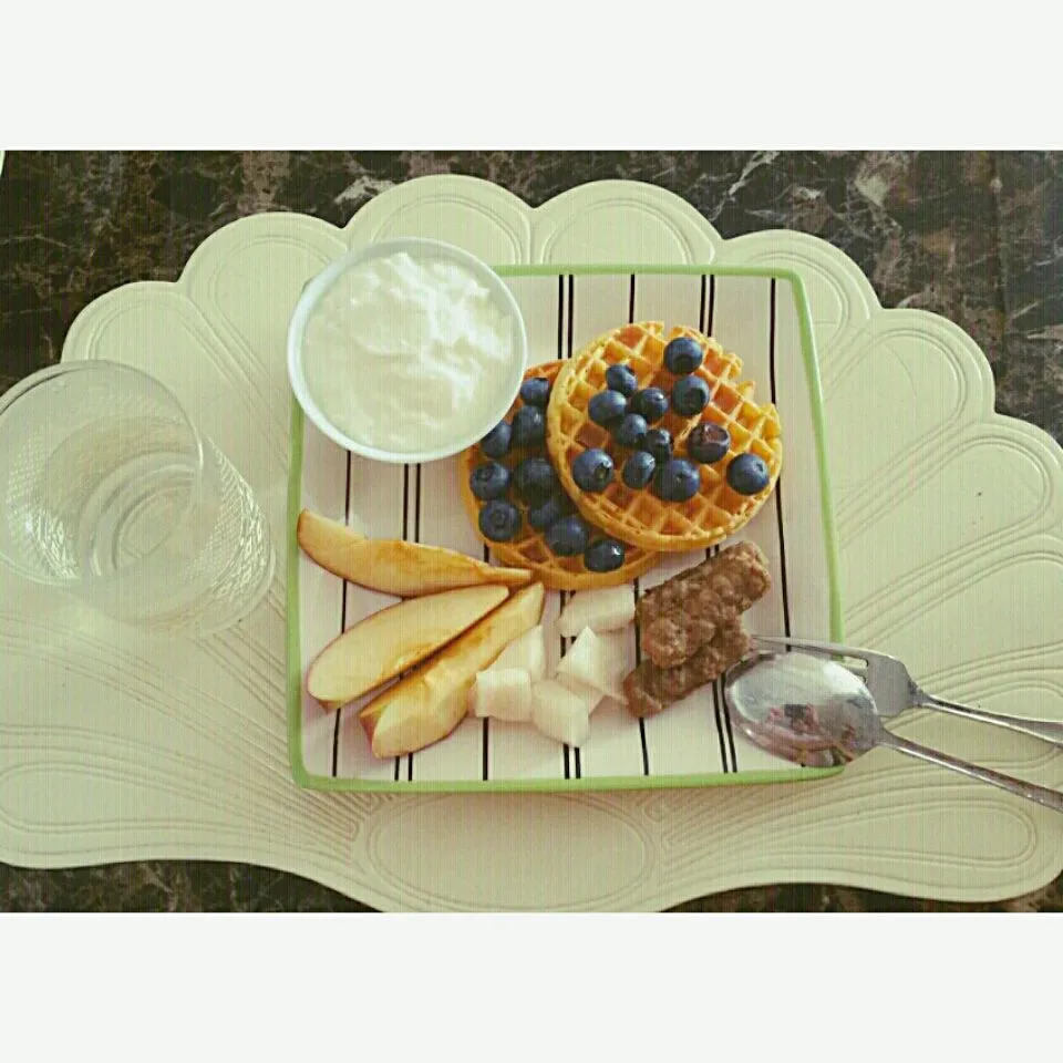 Breakfast Plate: waffles,  blueberries,  sausages, yogurt, apples, and pear~|Elaine C Yangさん