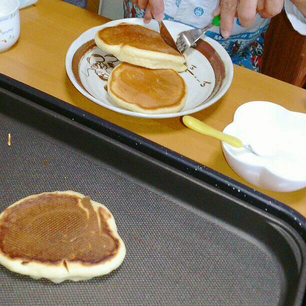 休日の朝はみんなでホットケーキ|ふみぃさん