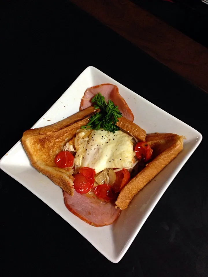 Egg over easy with truffle salt, sautéed fresh Japanese straw mushrooms and diced onion with cherry tomatoes, Canadian bacon and some fresh Japanese bread from |Christine Bruceさん