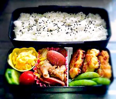 0518　彼お弁当♡鶏胸肉ナゲット、スナップえんどう、白菜豚肉ウインナーの中華炒め、スクランブルエッグ、ミニトマト、きゅうりの塩もみ(*^-^*)|ｅｒｉさん