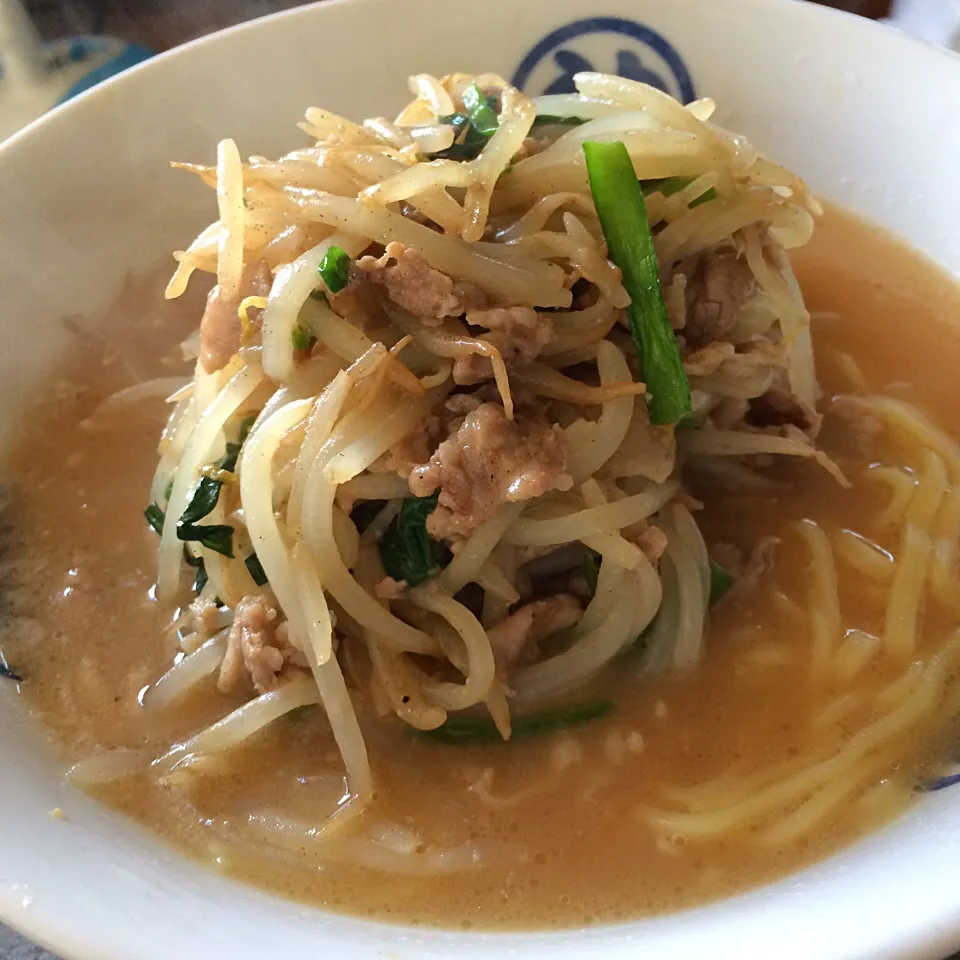 ブタキングの袋ラーメン肉野菜乗せ|Koichi Shibataさん