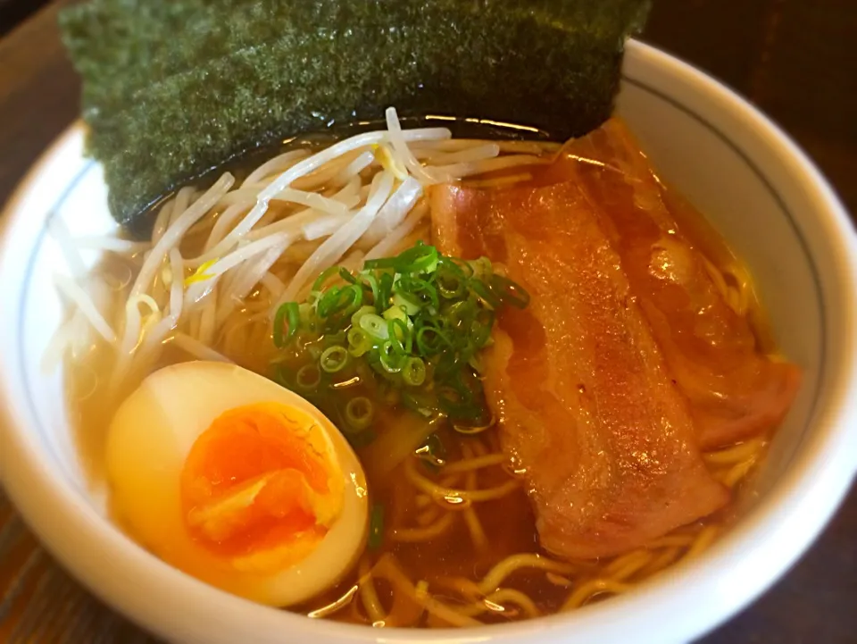 Snapdishの料理写真:昼は ラーメン ラ王|mottomoさん