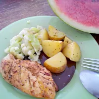 Lemon chicken with some baked potatoes and boiled cauliflower.|Jenica Cruzさん