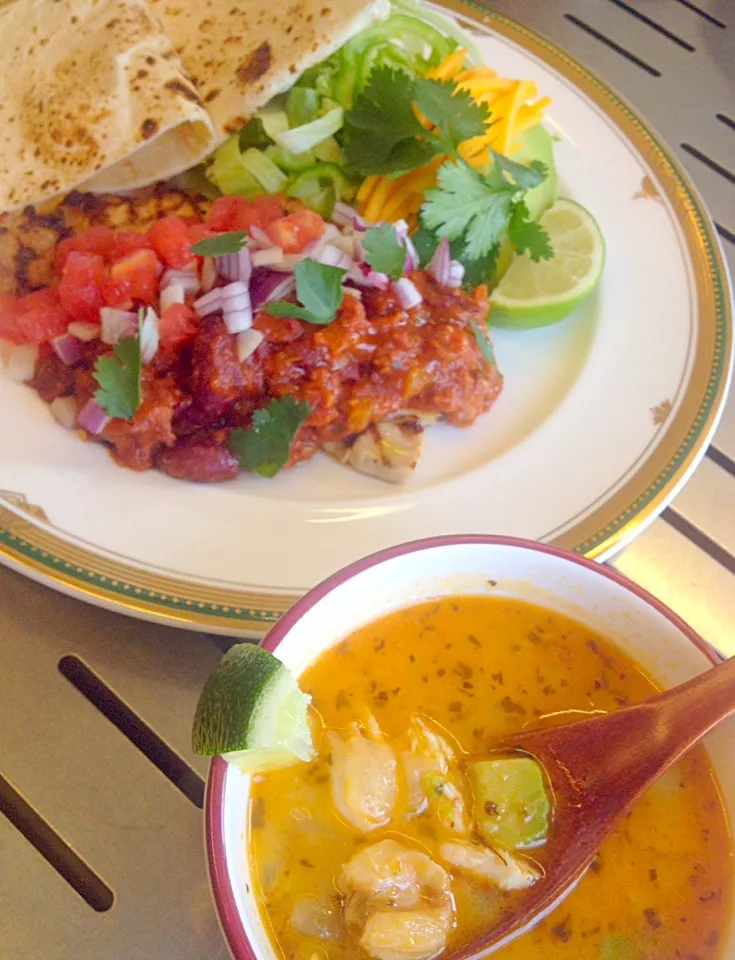 鷄とジャイアントコーンのスープ(メキシコ風定食)|抱大飯店さん