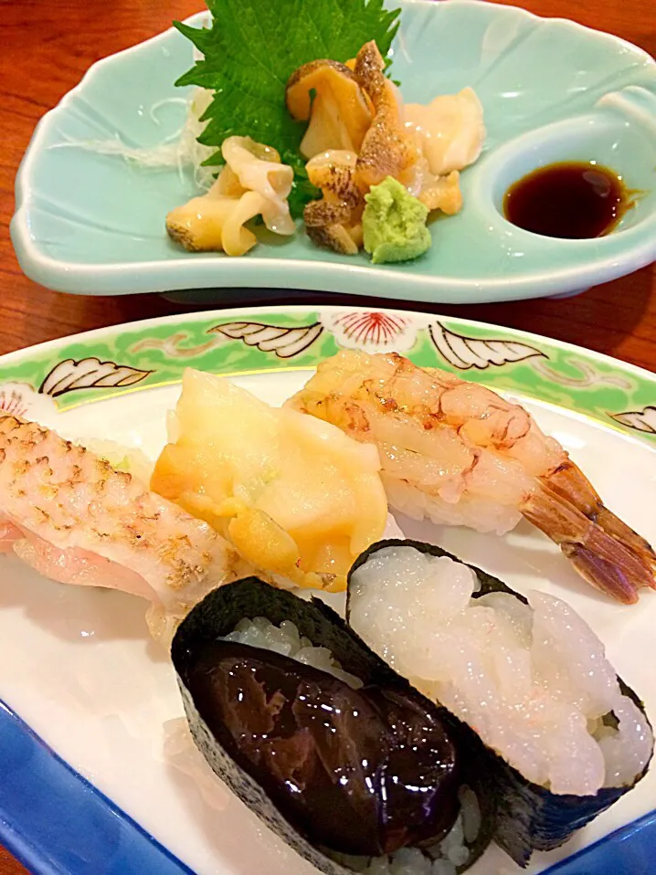 これこれ！ 北陸五点盛り💕😆
これを食べに来たのよね😋🍣
がす海老🍤
生梅貝
のど黒🎣
富山白えび🍤
ほたるいか黒造り🎣|chieさん