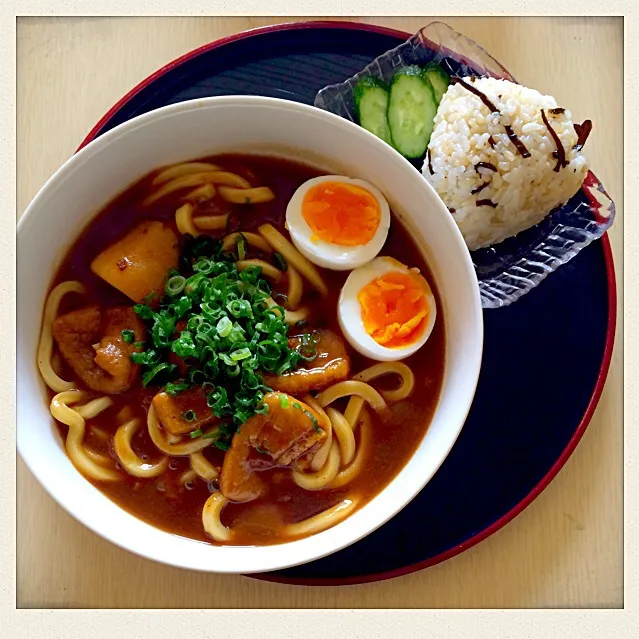 カレーうどん☆塩昆布＆梅の玄米おにぎり☆きゅうりの浅漬け٩(๑❛ᴗ❛๑)۶|とまこ(*^o^*)さん