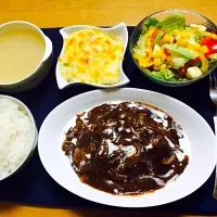 Snapdishの料理写真:煮込みハンバーグ|Rina  Yagmaguchiさん