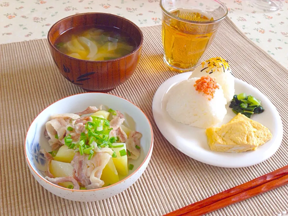 くららさんの料理 塩だけでウマ~❤ジャガイモと豚バラの煮物⭐  今日のお昼ごはん♫|りりかさん