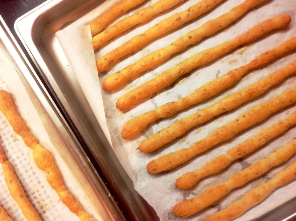 Snapdishの料理写真:Oregano Breadsticks|brendieeeさん