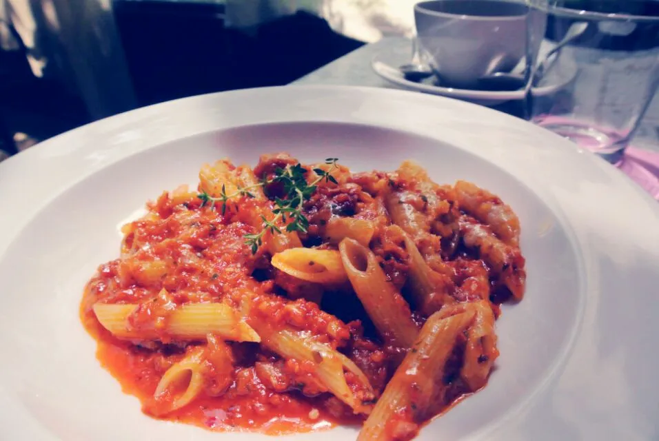 Spicy sausage penne pasta at Karmakamet Diner, Bangkok Thailand|genさん