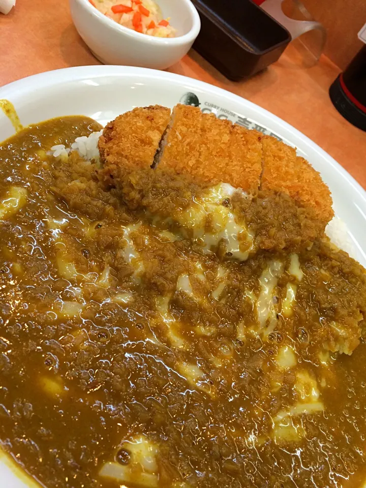 Snapdishの料理写真:ココイチ 印度カレーチーズロースカツトッピング|Fumiaki Matsubaraさん