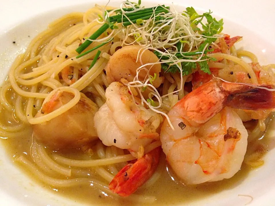 Seared scallops and prawns spaghetti|sgさん