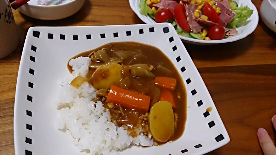 カレーライスと塩タンサラダ|みんさん