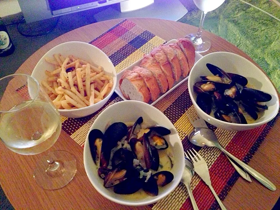 Moules & anchovy frites|yeni kartikasariさん