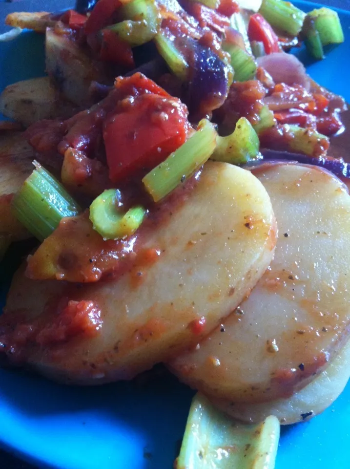 Spiced potatoes with tomato, pepper & celery|Nick Hiderさん