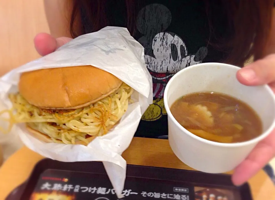 20140518🍞大勝軒のつけ麺バーガー|akiyo22さん