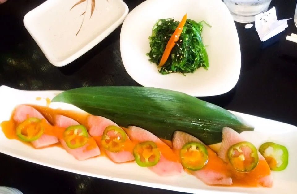 Snapdishの料理写真:Yellowtail with Jalapeño and Seaweed Salad from Sushi Kinoya|sooprcoolchicaさん