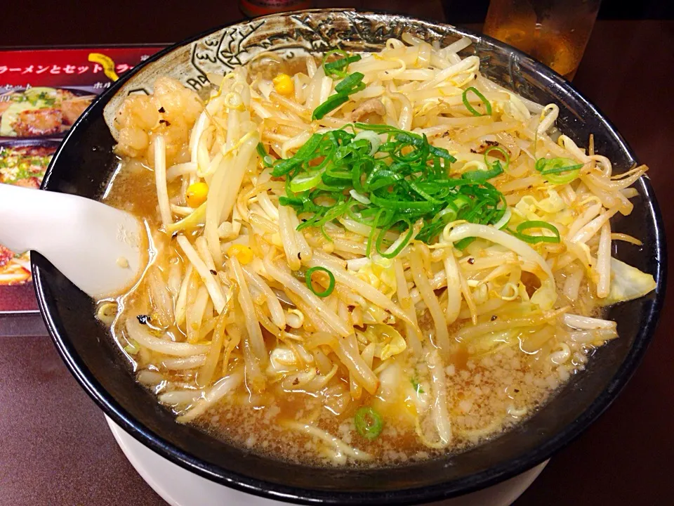 Snapdishの料理写真:本物のー焼肉屋さんがー😤作ったホルモンラーメン🍜〜超絶うましー😤😋|きのすけ〜さん