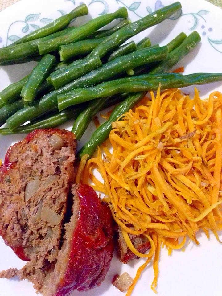 Skinny meatloaf, sweet potato noodles and green beans|Martha P.さん