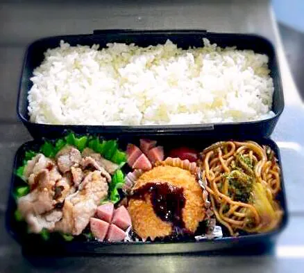 0519　彼お弁当♡豚しゃぶ、ウインナー、コロッケ(冷食)、作り置き焼きそば☆|ｅｒｉさん