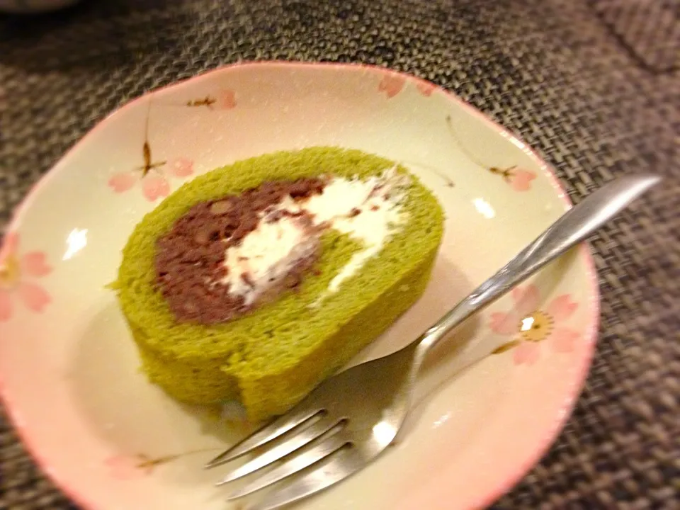 Snapdishの料理写真:抹茶ロールケーキ🍰|チビミミさん