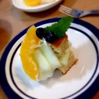 Snapdishの料理写真:お手軽メロンのショートケーキもどき|目黒麻衣子さん