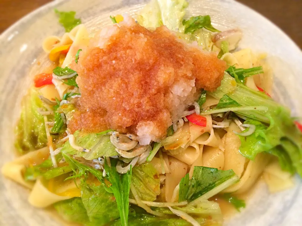 【本日のランチ】
ジャコとたっぷり野菜の和風おろしパスタ。
先週行った時の味は、まあまあだったけど、今回は不味かった。
もう2度と行かない。|JTKさん