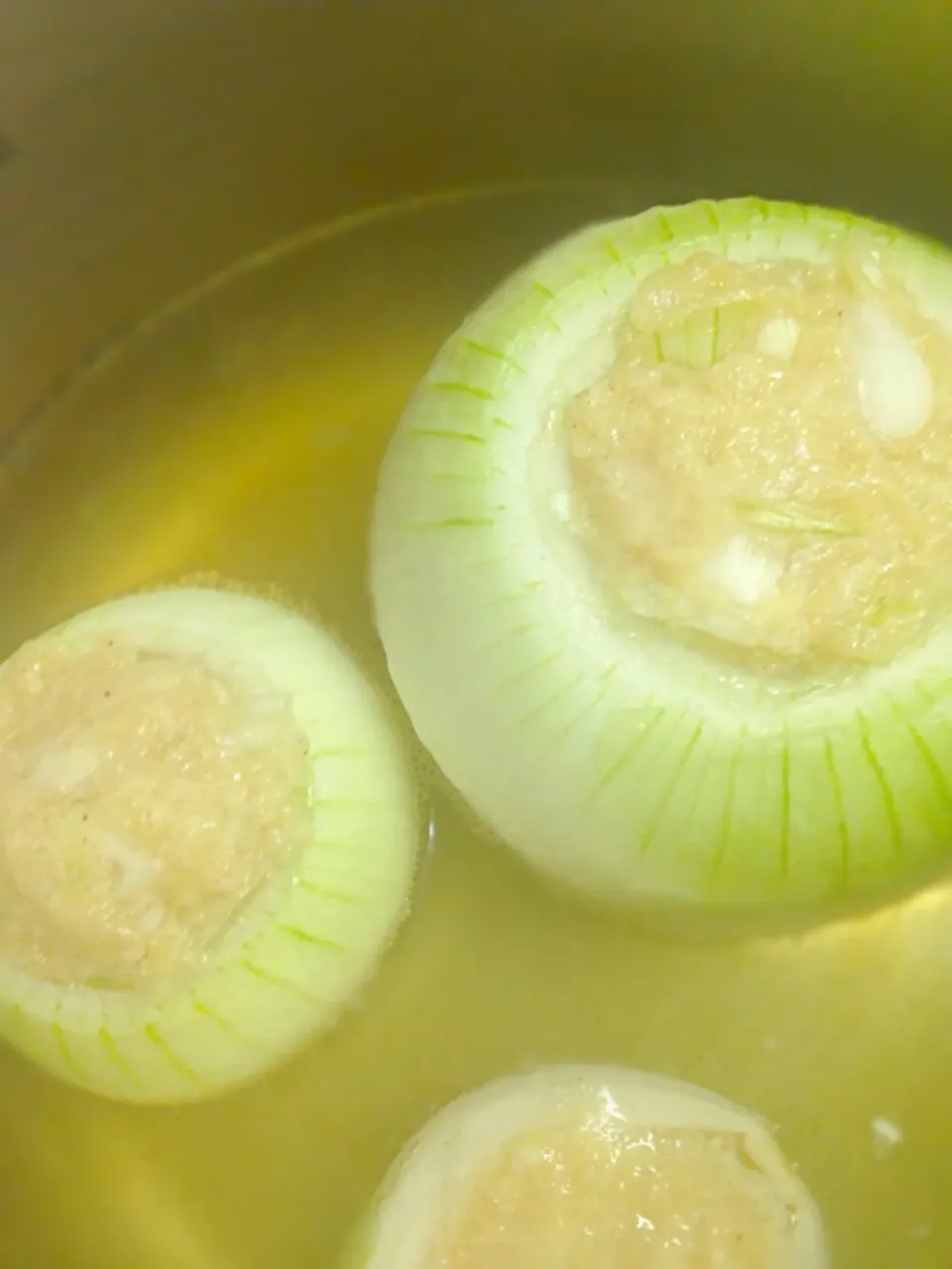 超特大フルーツ玉ねぎの肉詰め丸ごと煮|ゆかりさん