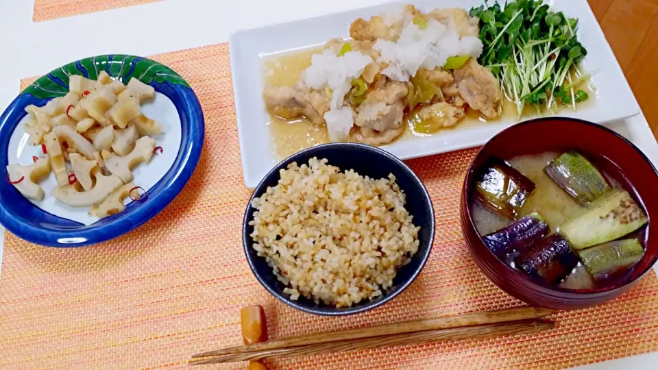 今日の夕食 チキンカツのみぞれ煮、れんこんの塩きんぴら、茄子の味噌汁、玄米ごはん|pinknari🐰🌈さん