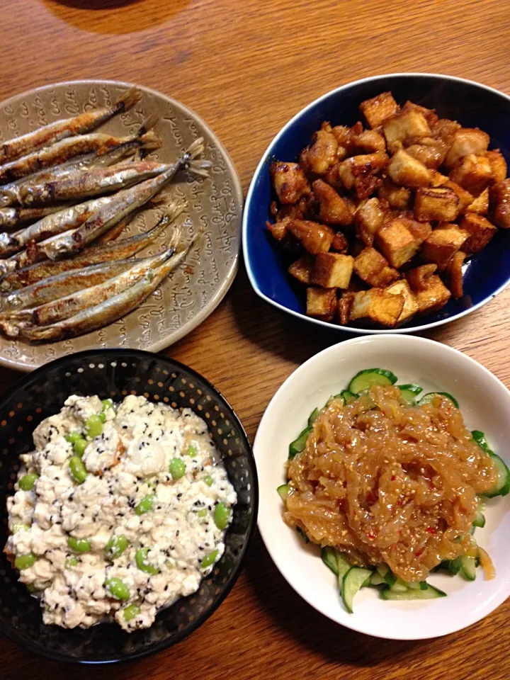 Snapdishの料理写真:★鶏肉と厚揚げのオイスター炒め★枝豆とちくわの白和え★ししゃも★中華クラゲ|三宅 里美さん