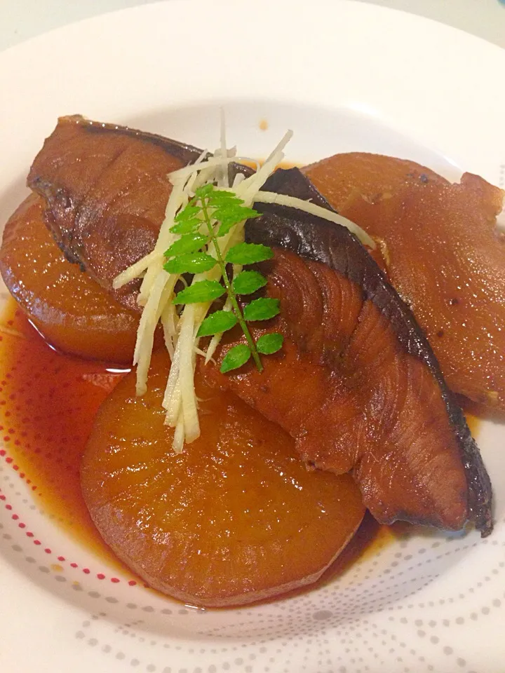 Snapdishの料理写真:ブリ大根 buri daikon|sirakorn owadaさん